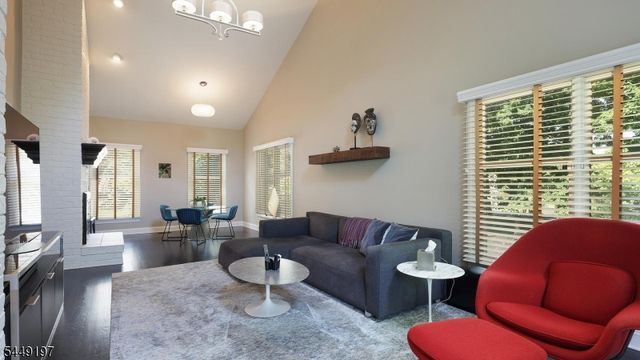 16 Chesterfield Dr, Warren Twp., NJ 07059