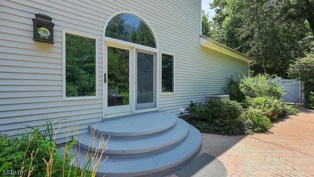 16 Chesterfield Dr, Warren Twp., NJ 07059