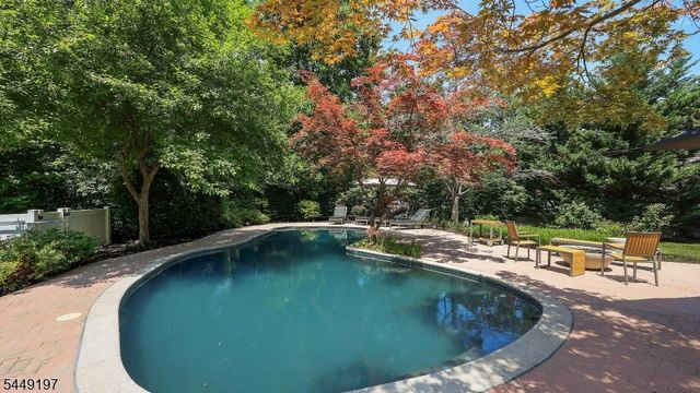 16 Chesterfield Dr, Warren Twp., NJ 07059