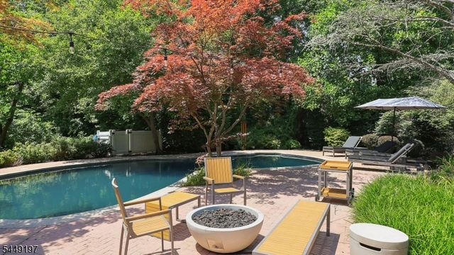 16 Chesterfield Dr, Warren Twp., NJ 07059