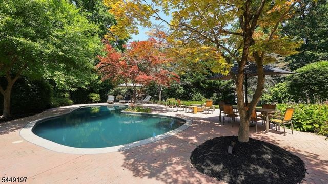 16 Chesterfield Dr, Warren Twp., NJ 07059