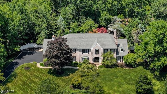 16 Chesterfield Dr, Warren Twp., NJ 07059