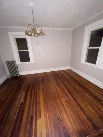 127 Dickinson St, Springfield, MA 01108