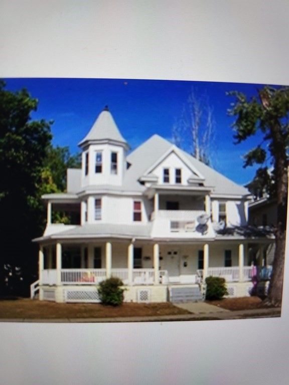 127 Dickinson St, Springfield, MA 01108