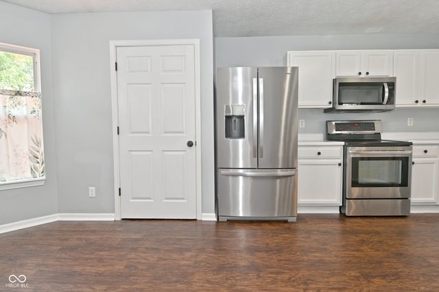 10684 Hoosier Court, Indianapolis, IN 46234