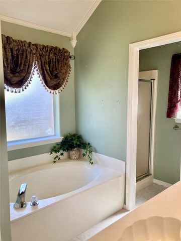 2126 Middle Creek Boulevard, Bossier City, LA 71111