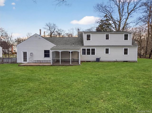 15 Valley View Road, Hyde Park, NY 12538