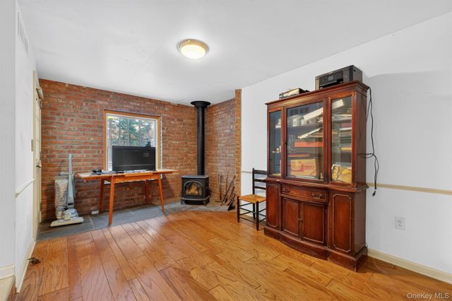 15 Valley View Road, Hyde Park, NY 12538