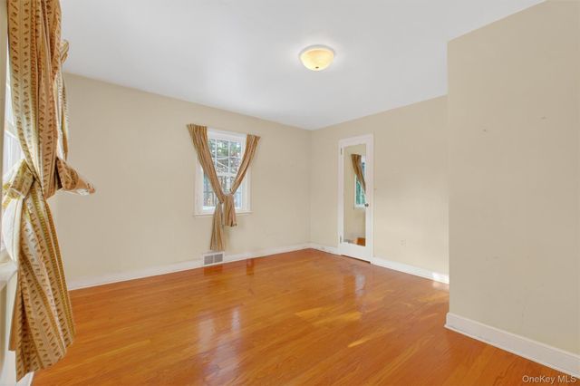 15 Valley View Road, Hyde Park, NY 12538