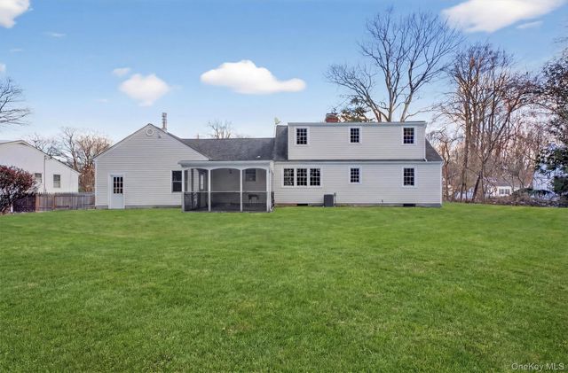 15 Valley View Road, Hyde Park, NY 12538