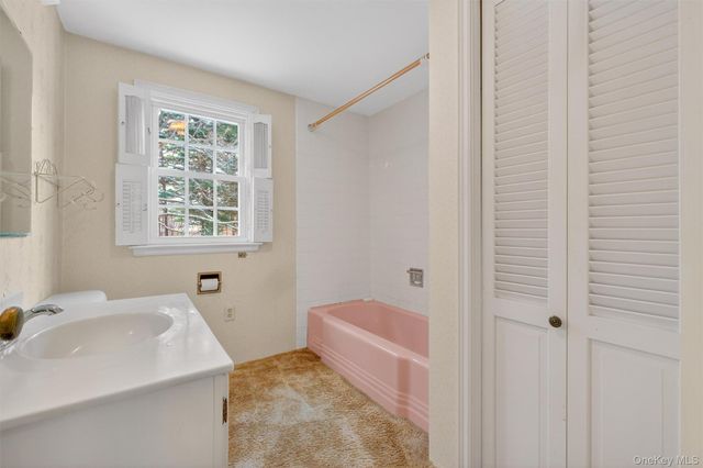 15 Valley View Road, Hyde Park, NY 12538