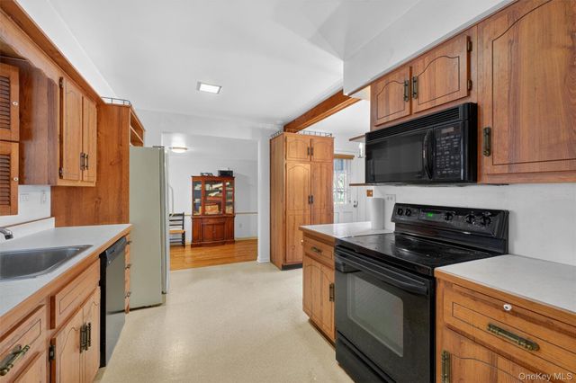 15 Valley View Road, Hyde Park, NY 12538