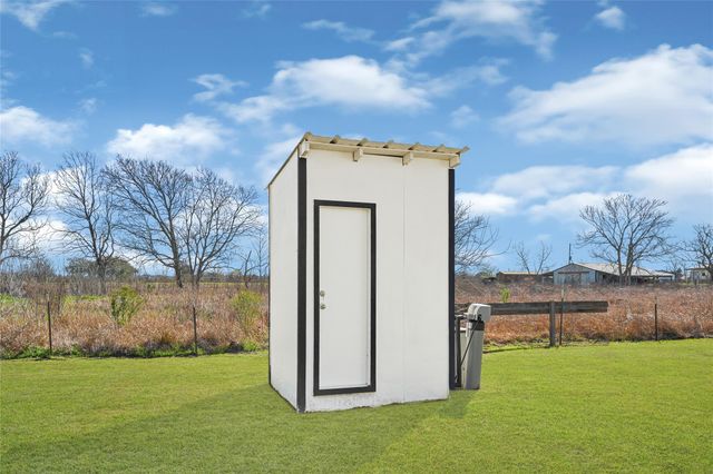 952 County Road 602, Dayton, TX 77535