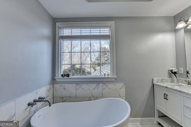 2500 Peregrine Trail, Suwanee, GA 30024