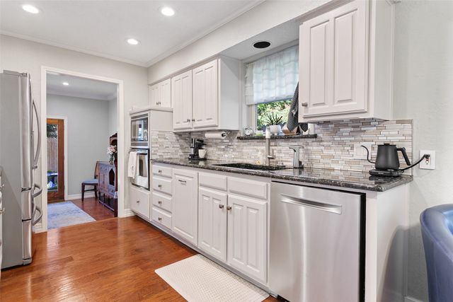 2412 Stanley Avenue, Fort Worth, TX 76110