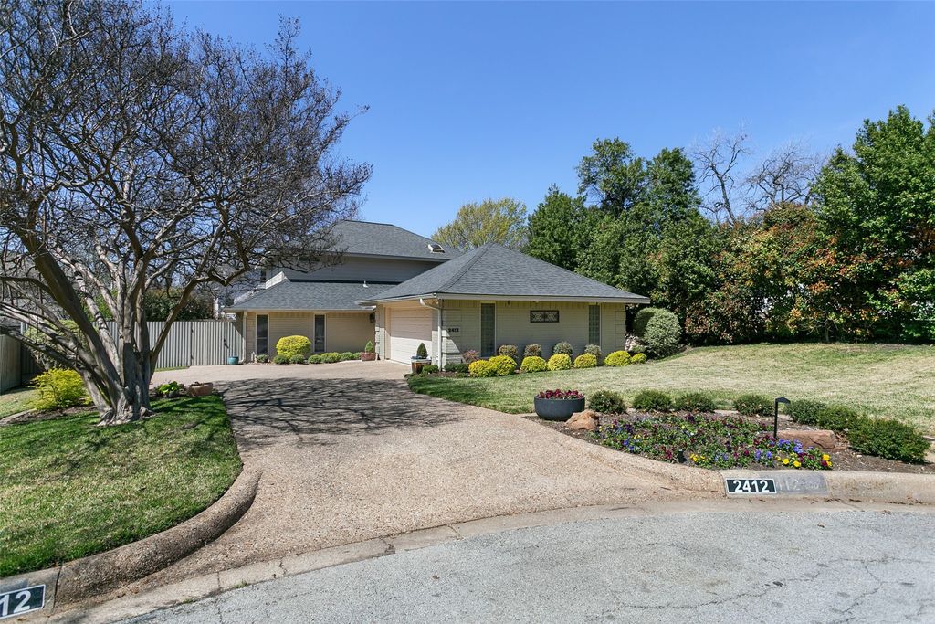 2412 Stanley Avenue, Fort Worth, TX 76110