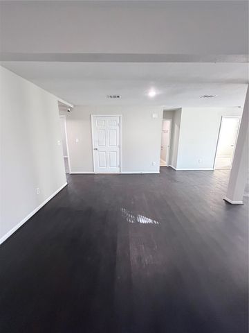 866 N Victory Drive, Houston, TX 77088