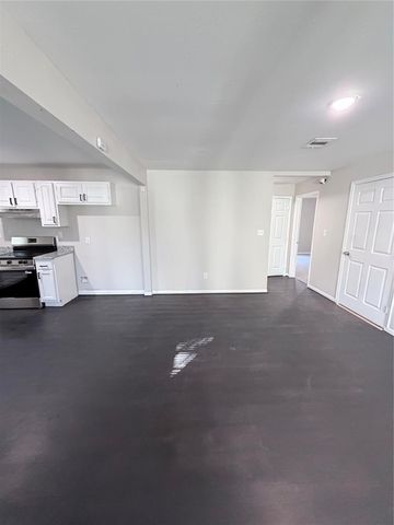 866 N Victory Drive, Houston, TX 77088