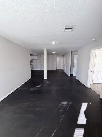 866 N Victory Drive, Houston, TX 77088