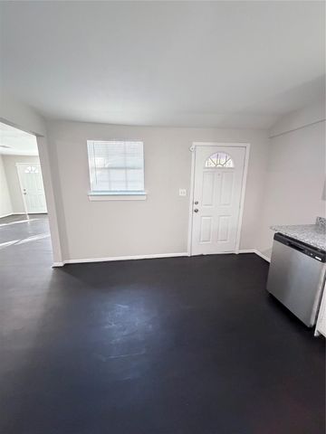 866 N Victory Drive, Houston, TX 77088