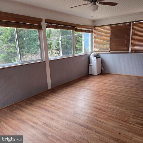 8 MANNAKEE ST, Rockville, MD 20850