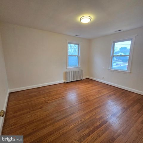 8 MANNAKEE ST, Rockville, MD 20850