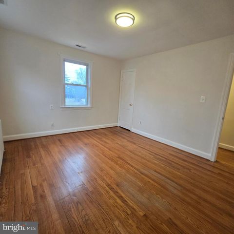 8 MANNAKEE ST, Rockville, MD 20850