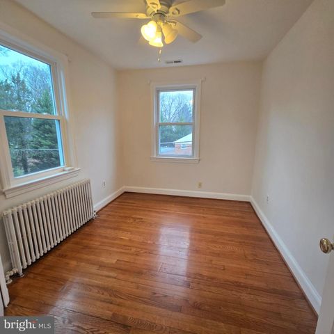 8 MANNAKEE ST, Rockville, MD 20850