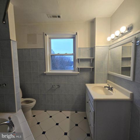 8 MANNAKEE ST, Rockville, MD 20850