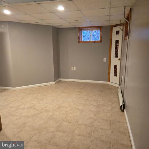 8 MANNAKEE ST, Rockville, MD 20850