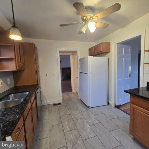 8 MANNAKEE ST, Rockville, MD 20850