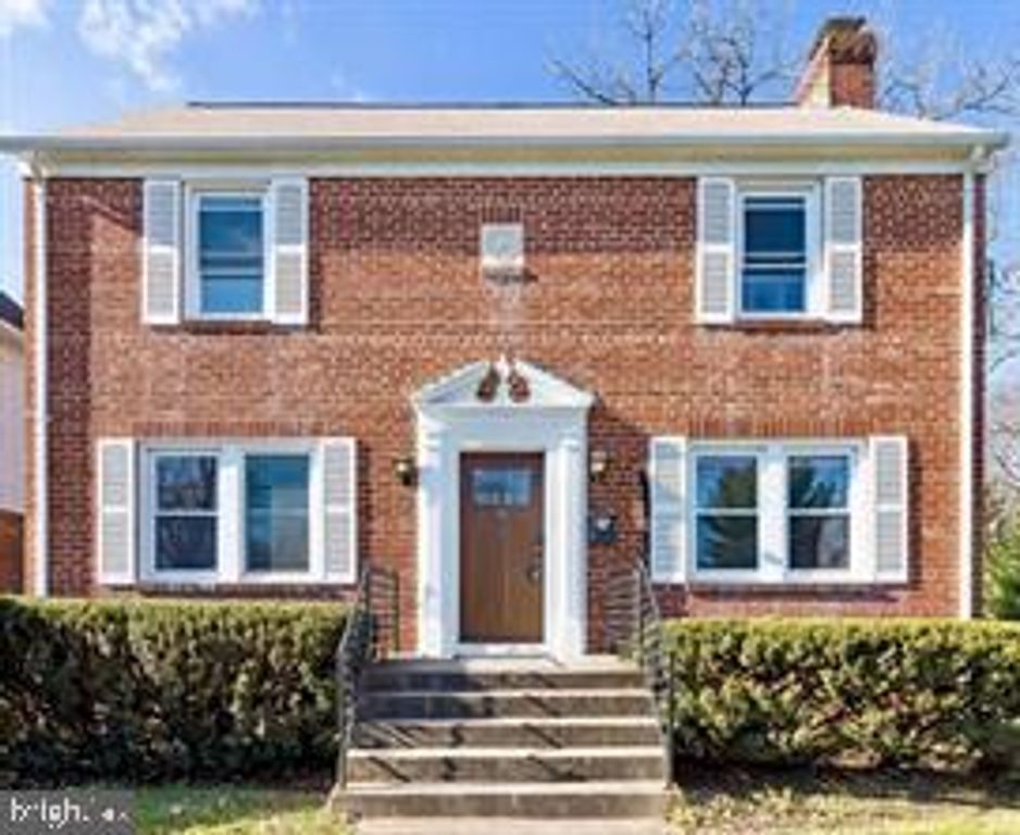 8 MANNAKEE ST, Rockville, MD 20850