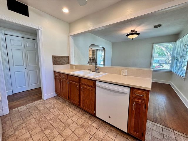 211 S SUMMERLIN AVENUE, Sanford, FL 32771