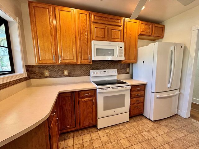 211 S SUMMERLIN AVENUE, Sanford, FL 32771