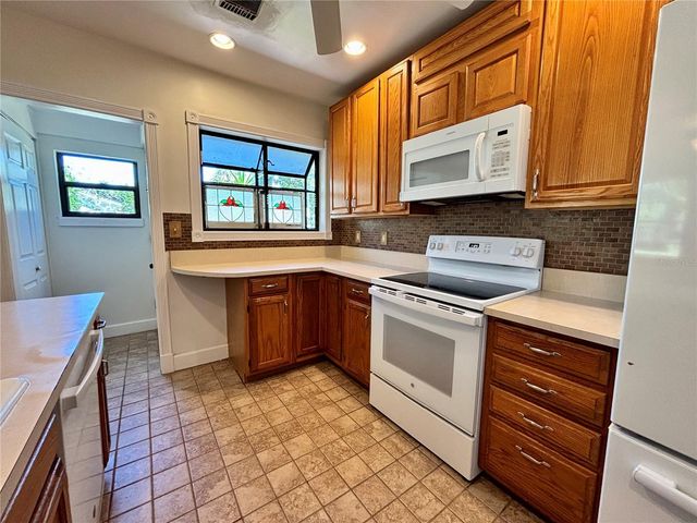 211 S SUMMERLIN AVENUE, Sanford, FL 32771