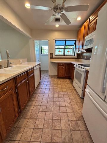 211 S SUMMERLIN AVENUE, Sanford, FL 32771