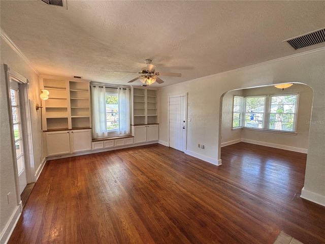 211 S SUMMERLIN AVENUE, Sanford, FL 32771