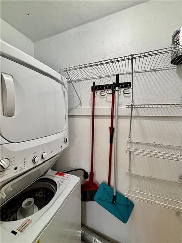 211 S SUMMERLIN AVENUE, Sanford, FL 32771