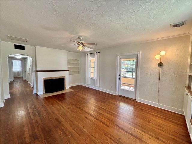 211 S SUMMERLIN AVENUE, Sanford, FL 32771