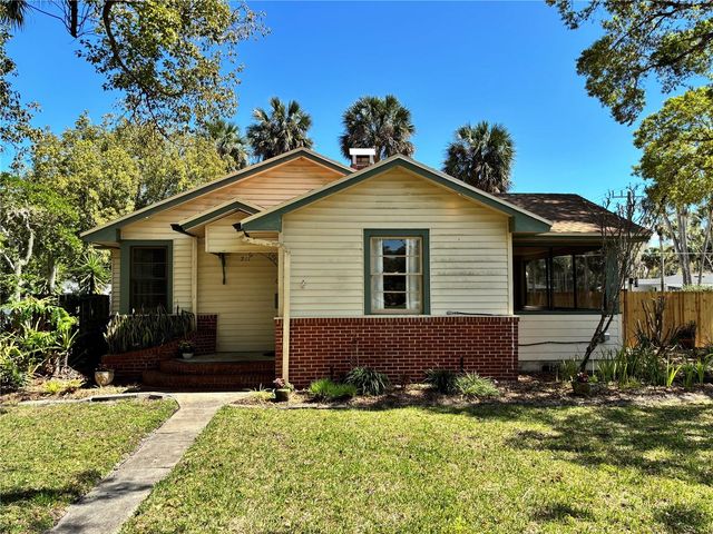 211 S SUMMERLIN AVENUE, Sanford, FL 32771