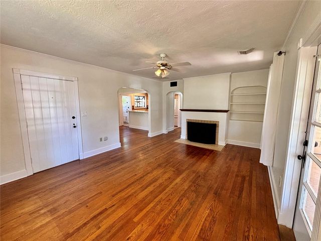 211 S SUMMERLIN AVENUE, Sanford, FL 32771