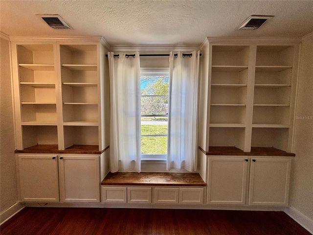 211 S SUMMERLIN AVENUE, Sanford, FL 32771