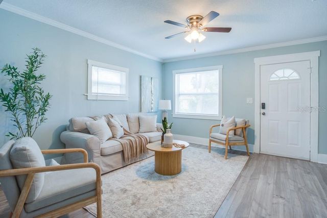 905 PLAZA STREET, Clearwater, FL 33755