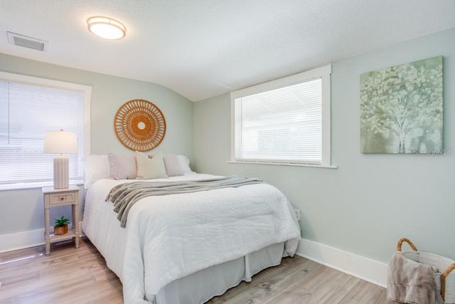 905 PLAZA STREET, Clearwater, FL 33755