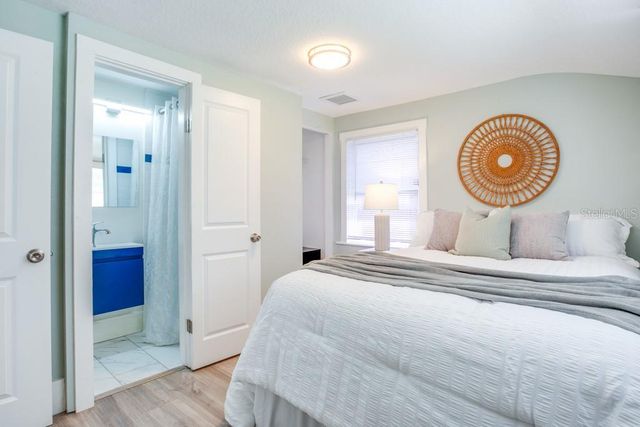 905 PLAZA STREET, Clearwater, FL 33755