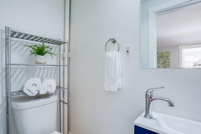 905 PLAZA STREET, Clearwater, FL 33755