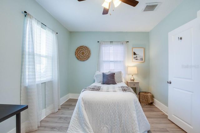 905 PLAZA STREET, Clearwater, FL 33755