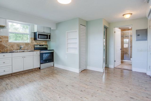 905 PLAZA STREET, Clearwater, FL 33755