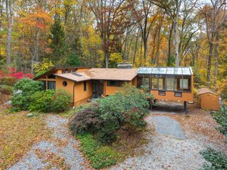 16 Longview Avenue, Waterford, CT 06385