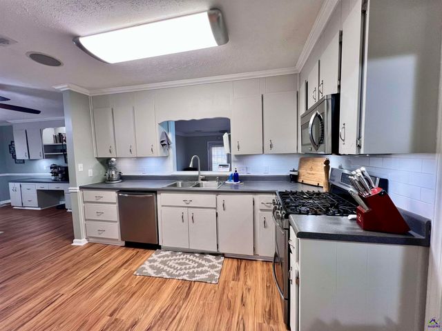 107 Pine Hill Circle, Byron, GA 31008